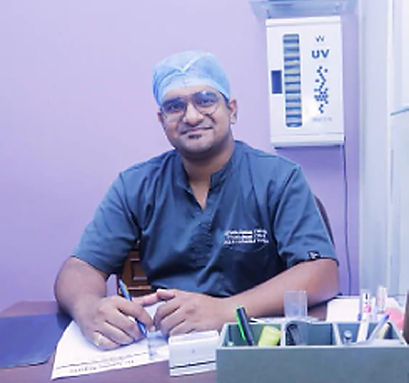 Doctor_desk_1x1_800