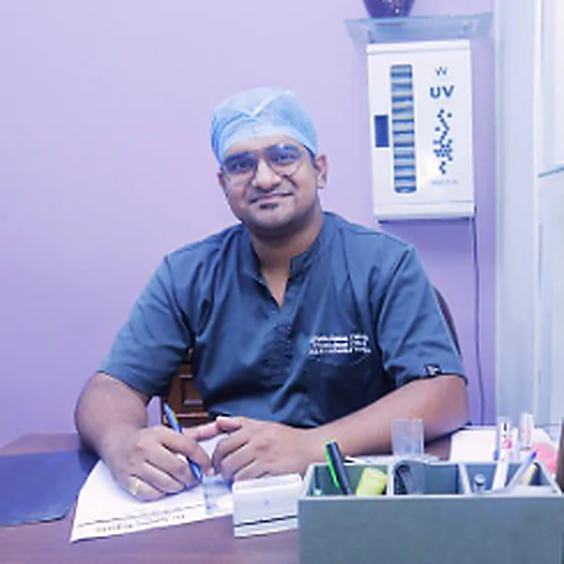 Doctor_desk_1x1_800